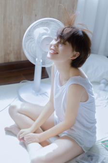 打烊后仅剩俩个人的沙龙日剧吧